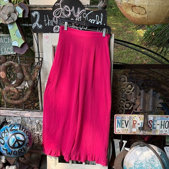 Show Me Your MuMu Pants - Show Me Your MuMu Pink Cropped with ruffle pants EUC